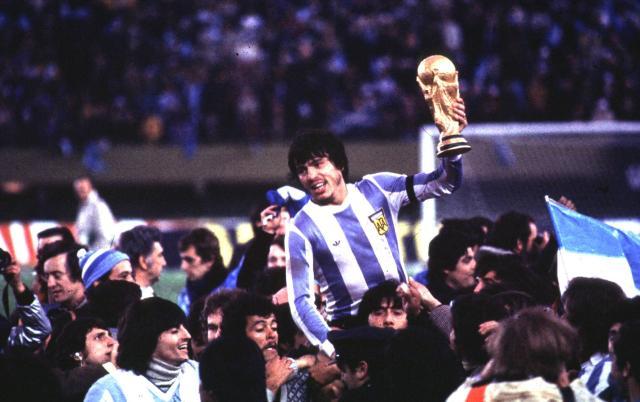 1702948210626007916.jpg 三次夺冠图-1978.jpg